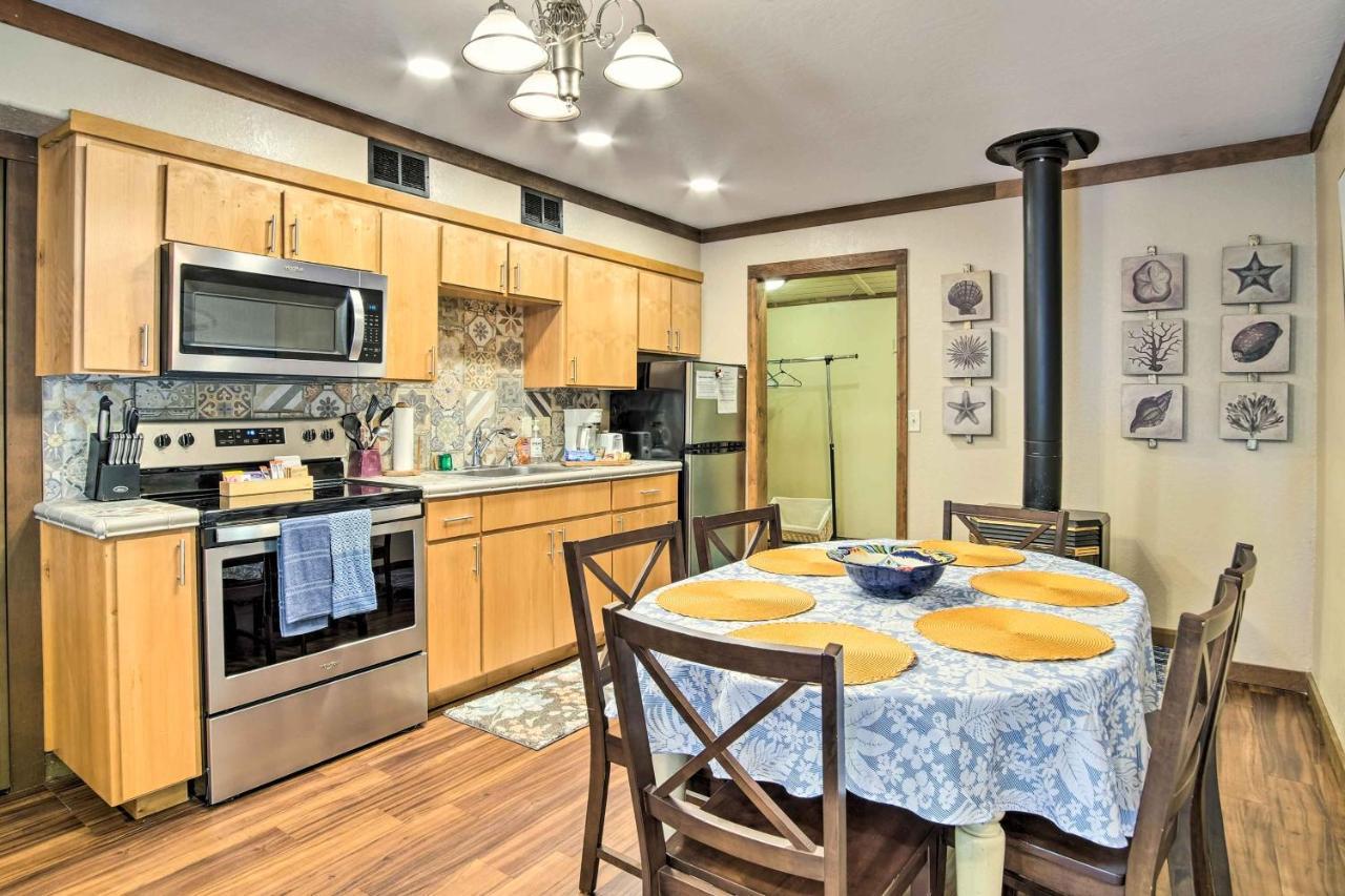 Casa de Férias With Fireplace And Bbq Patio!
