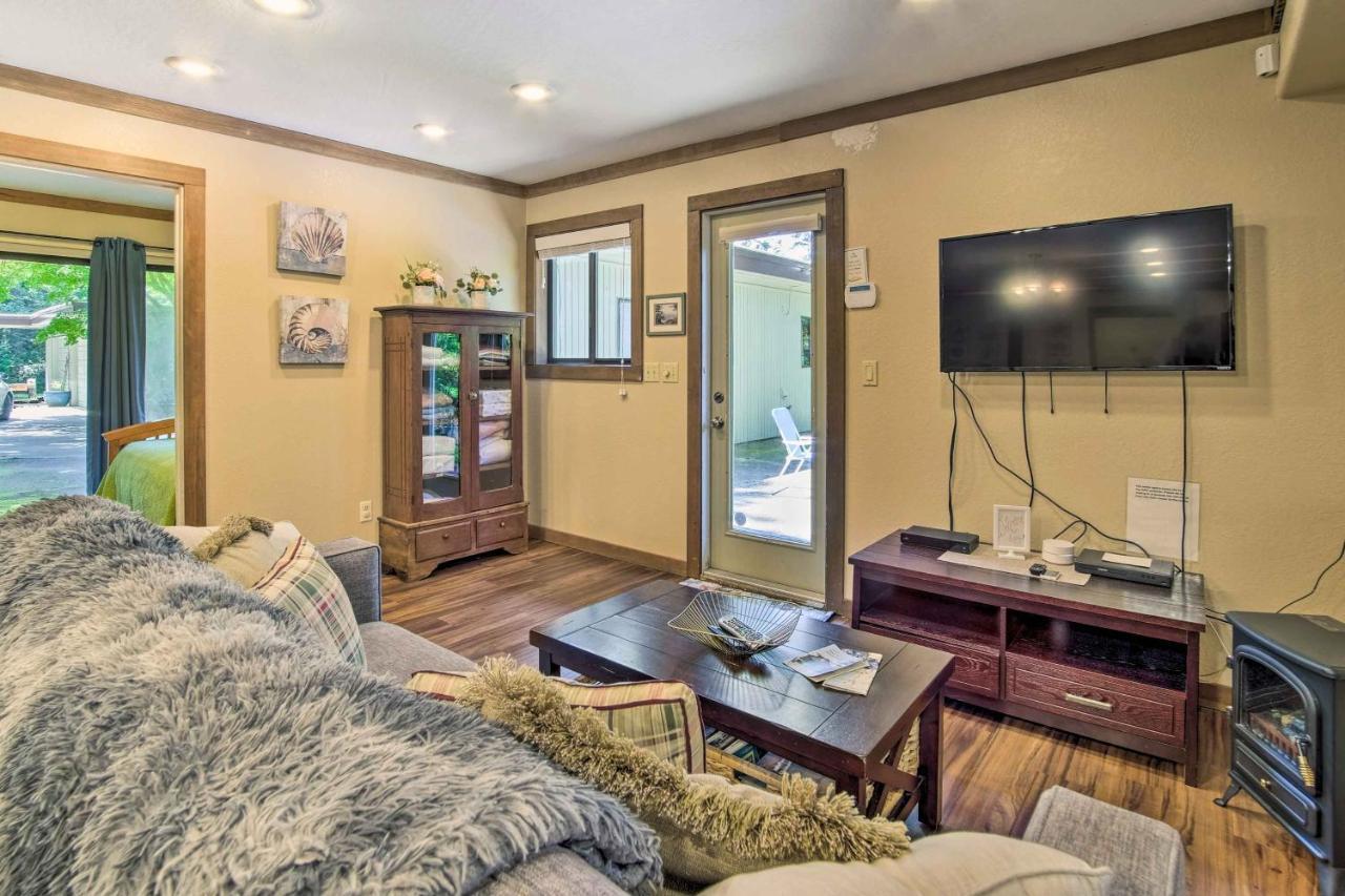 With Fireplace And Bbq Patio! * Coos Bay