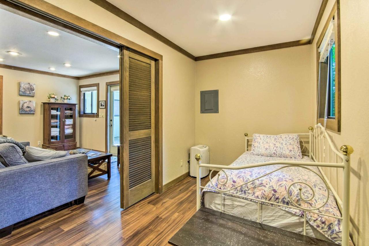 With Fireplace And Bbq Patio! Coos Bay